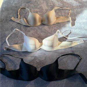 Victoria's Secret Smooth T-Shirt Bra Set in Black and Nude